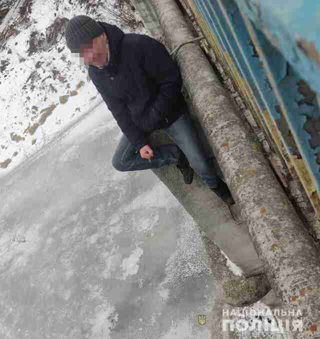 На Житомирщині поліцейські відмовили чоловіка від самогубства