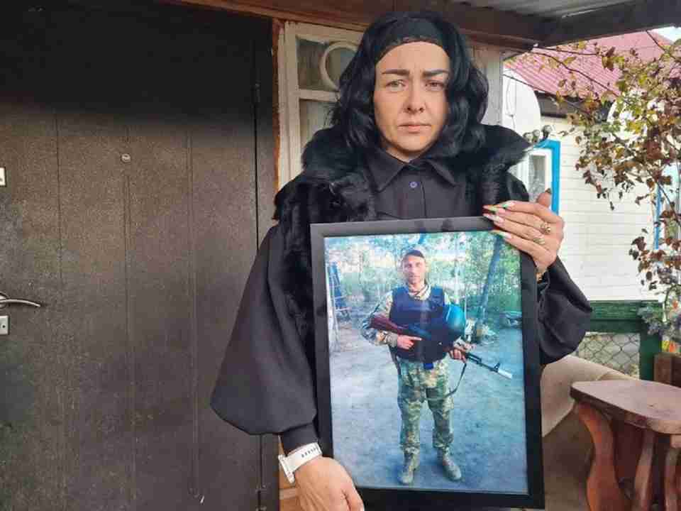На Житомирщині сім'ї для поховання привезли тіло іншого військового