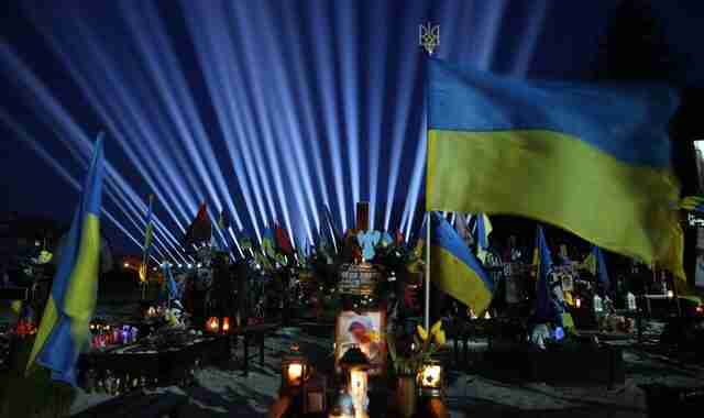 Над могилами українських Героїв у Львові в небо запустять промені пам'яті