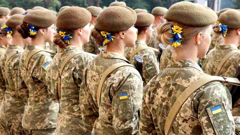 Нардеп пояснив, хто з жінок має стати на військовий облік