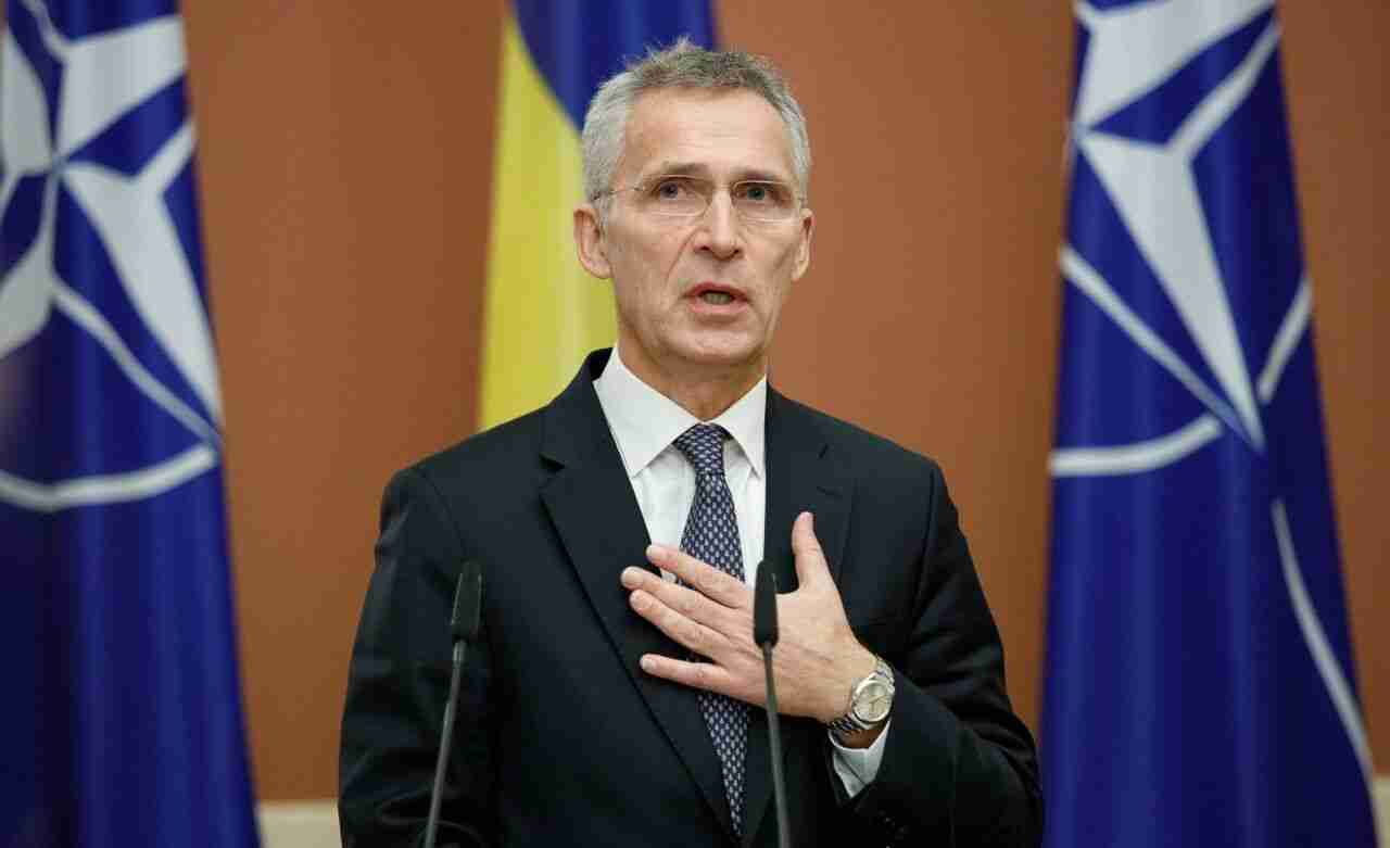 «НАТО не планує надсилати війська в Україну», - заявив Столтенберг