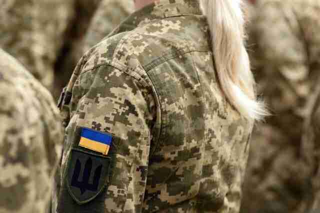 Навчальні заклади повинні подати список жінок до військоматів для внесення до військового обліку