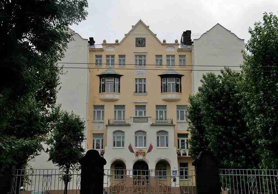 Навколо львівського ліцею �6 знову скандал: навчальний заклад залишився без директора