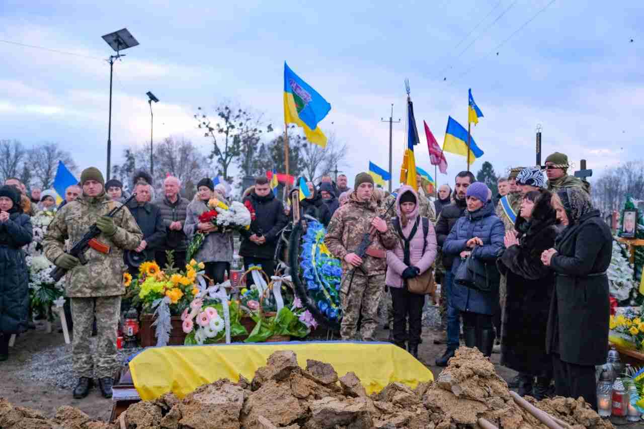 Назавжди 41: Львівщина попрощалася з загиблим на війні нацгвардійцем (ФОТО)