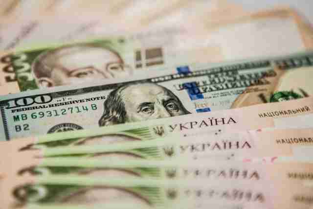 НБУ встановив офіційний курс валют на 11 січня: скільки коштуватимуть долар і євро