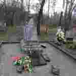 Невідомі розбили і осквернили меморіал Героям Небесної Сотні та воїнам АТО (ФОТО)