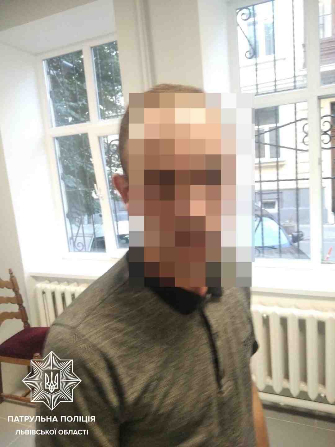 Обікрав іноземця: у Львові затримали розшукуваного за жорстокий злочин чоловіка (фото)