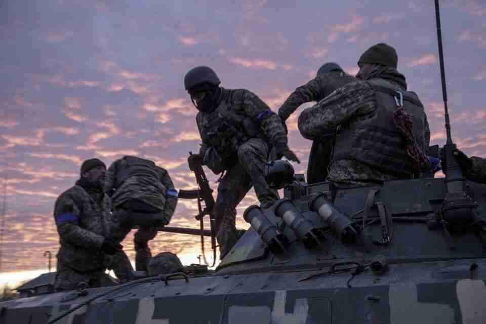 Очільник Пентагону розповів, коли Україна відчує американську допомогу на полі бою
