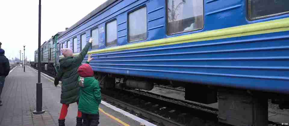 Оголошено примусову евакуацію сімей з дітьми на Харківщині