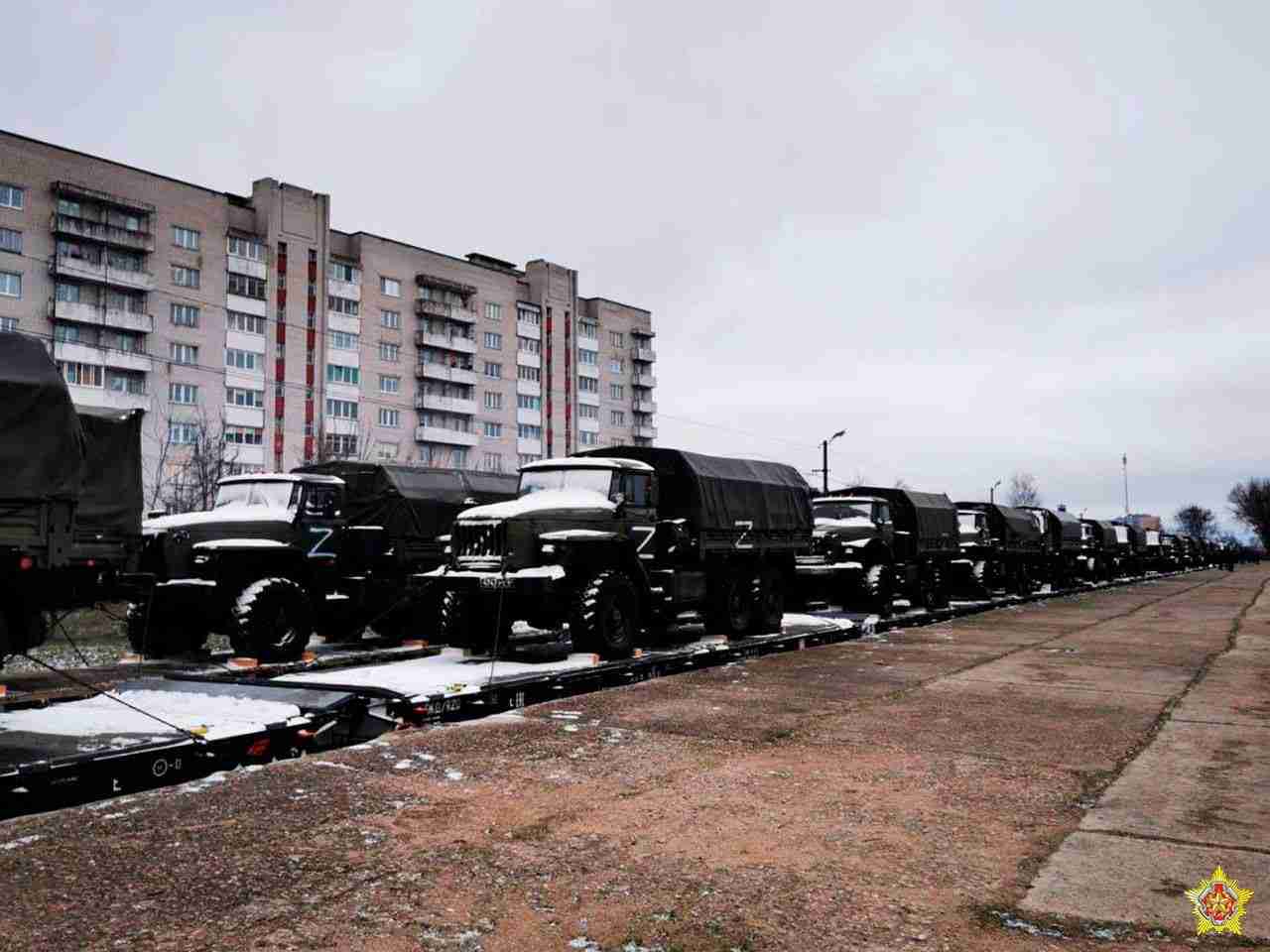 Окупанти продовжують перекидати військову техніку до Білорусі (ФОТО)