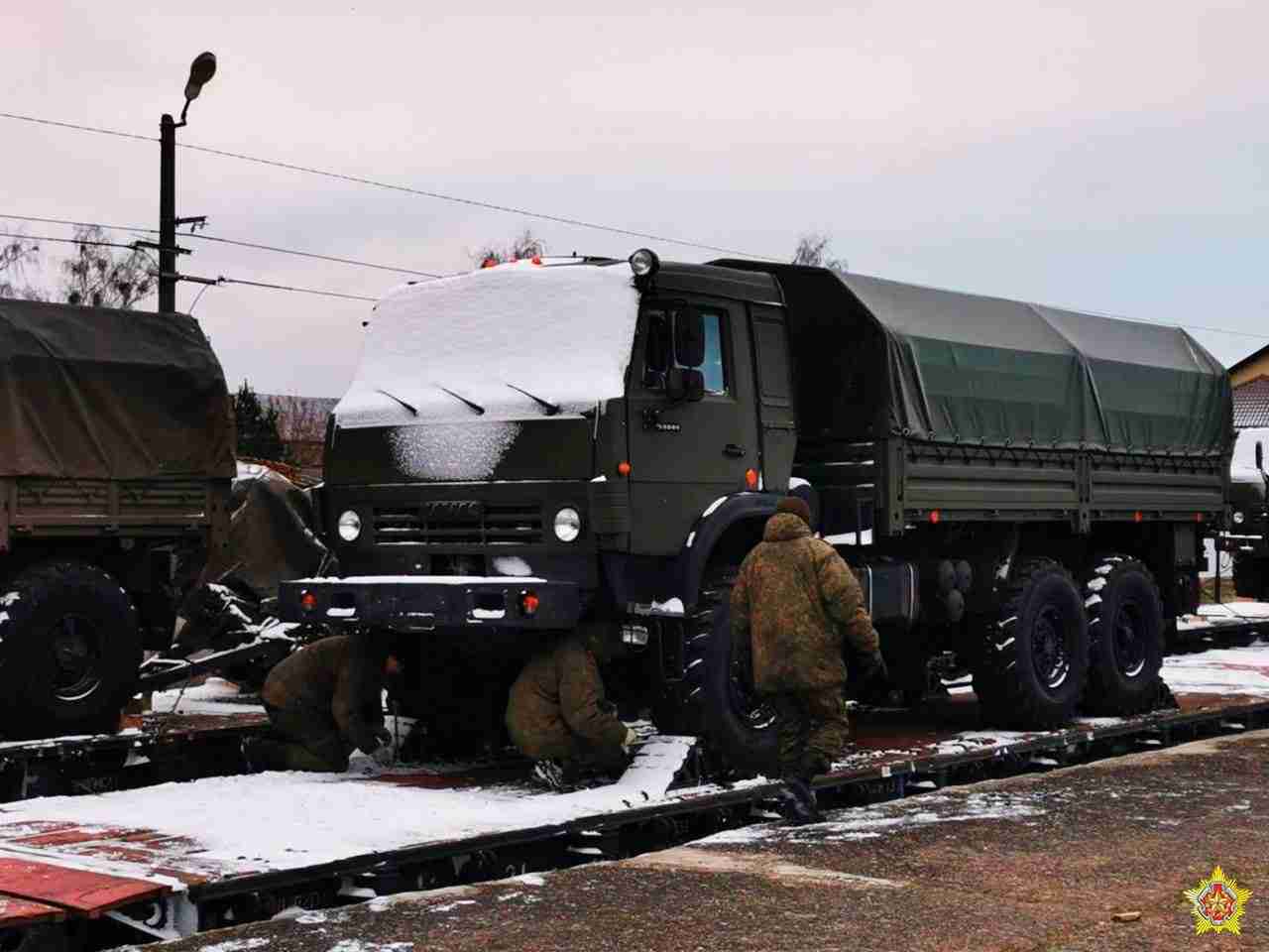 Окупанти продовжують перекидати військову техніку до Білорусі (ФОТО)