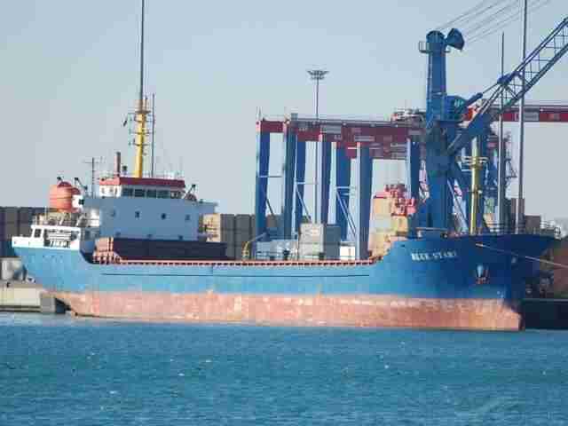 Окупанти захопили в полон екіпаж ще одного судна Маріупольського порту