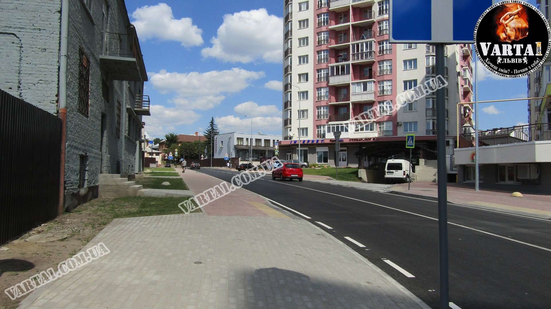 Оновлене квазі-кільце: як виглядає рух на перехресті Шевченка-Левандівська (фото, відео)