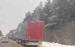 Оприлюднено відео 30-кілометрової черги автомобілів на кордоні з Польщею (ВІДЕО)