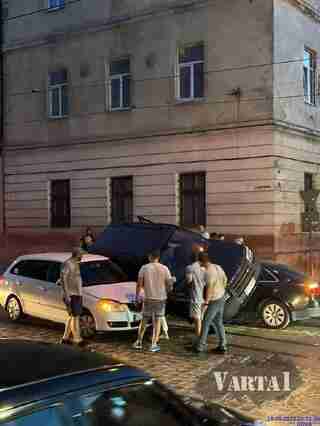 Опубліковано відео моменту ДТП за участі трьох авто у Львові