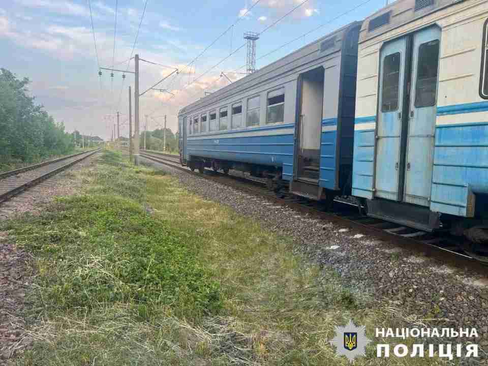 Отримала серйозні травми: на Київщині потяг на смерть збив 9-річну дівчинку