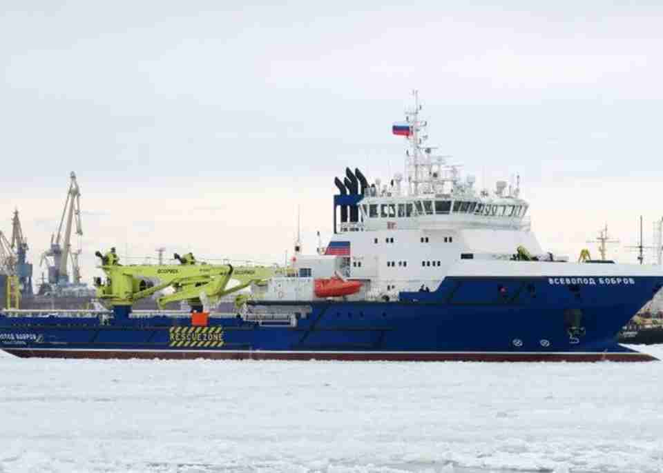 Палає у Чорному морі: завдяки ЗСУ загорілося російське судно «Всеволод Бобров»