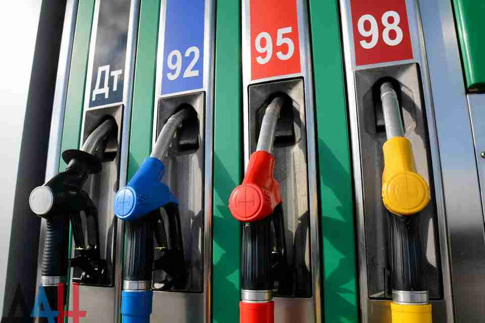 «Пального везуть багато»: чому в Україні насправді зросли ціни на бензин