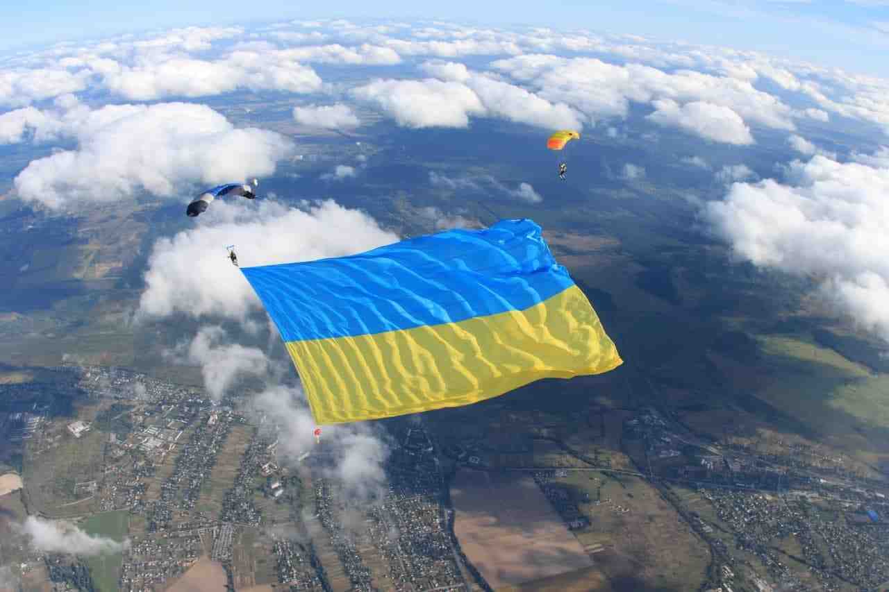 Парашутист, військовий ВМС ЗСУ встановив рекорд України (ФОТО)