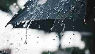 Парасольки знадобляться мешканцям багатьох областей: у понеділок Україну накриють дощі (КАРТА)