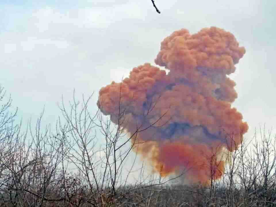 Пари від вибуху цистерни з азотною кислотою на Луганщині поширилися поблизу позицій росіян