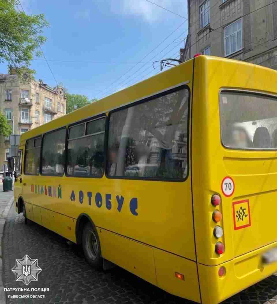 Патрульні у Львові виявили водія шкільного автобуса, який п'яним перевозив дітей (ФОТО)