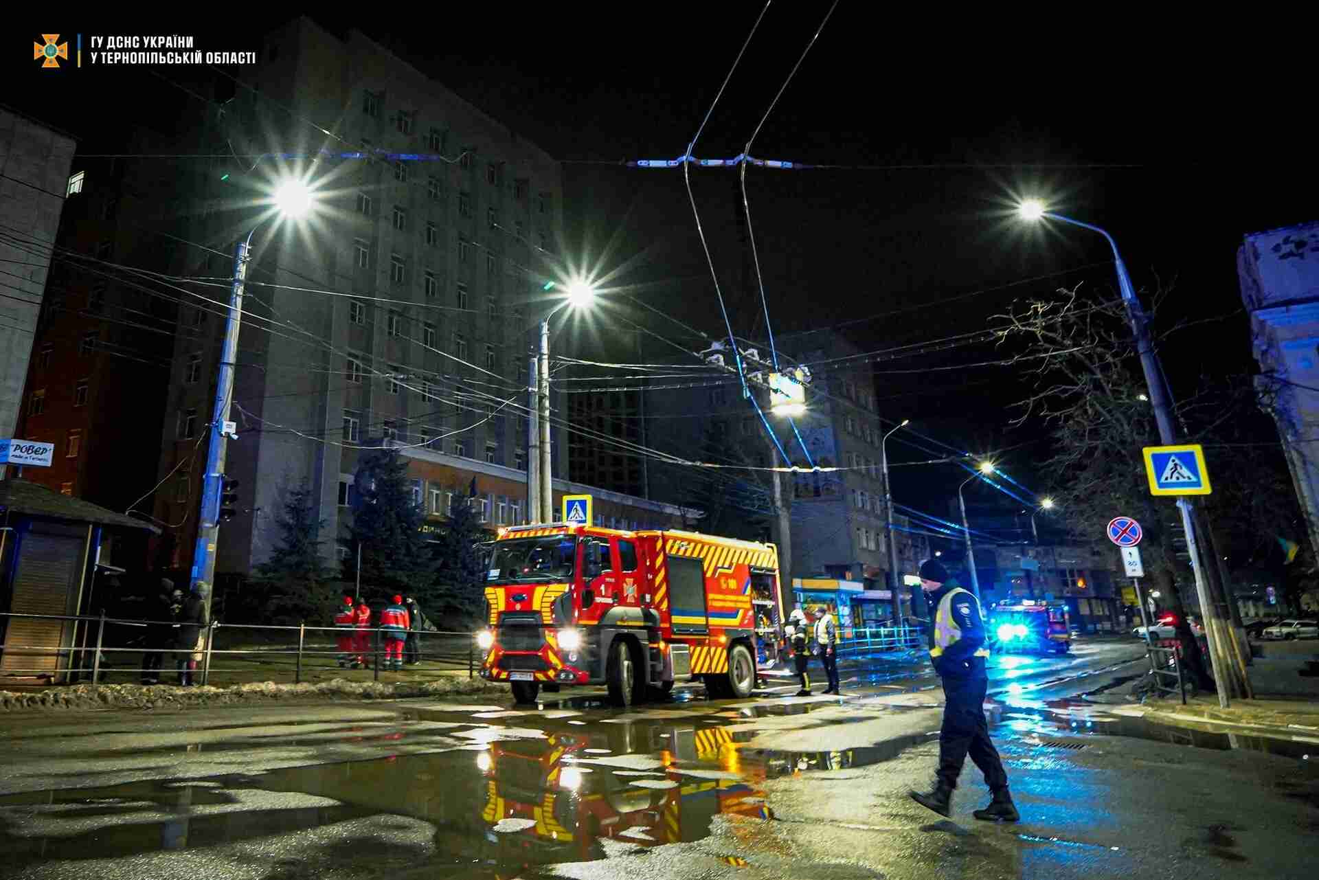 Перед загорянням очевидці чули вибух: у Тернополі горів «Будинок правосуддя» (ФОТО, ВІДЕО)