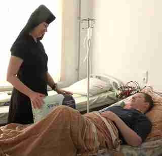 Під час ворожого обстрілу росіян постраждали священник УГКЦ і монахиня (ВІДЕО)