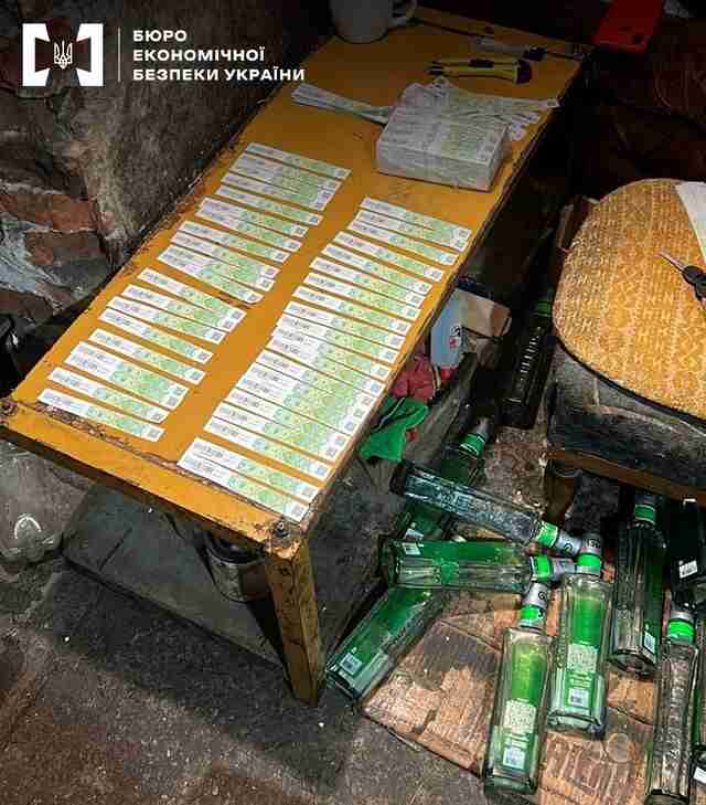 Підпільний склад з фальсифікованим алкоголем популярних марок: на Львівщині БЕБ викрили організовану групу (ФОТО)