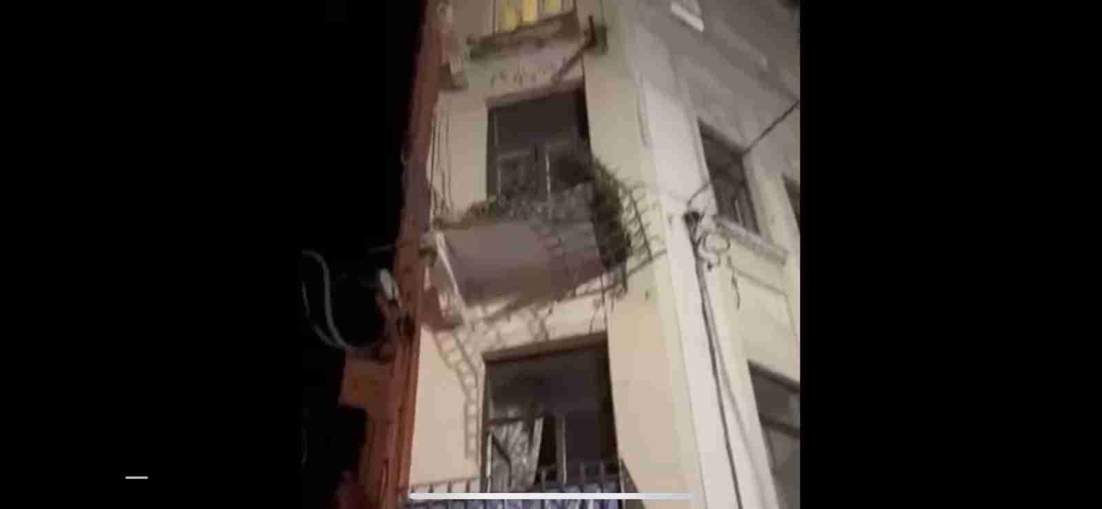Пізно ввечері у Львові обвалився балкон разом із людиною (ВІДЕО)