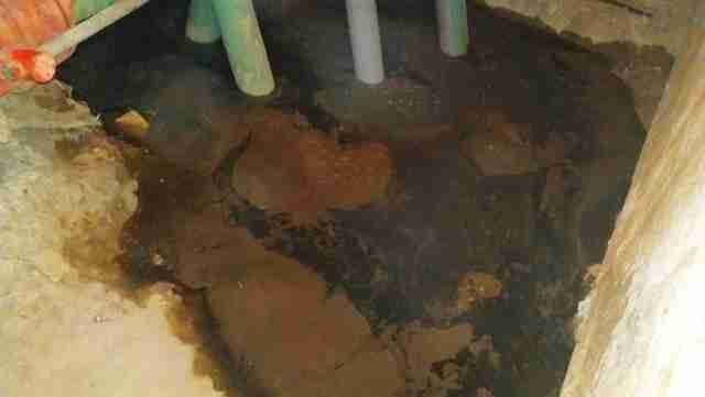 Плавають фекалії: львів'яни постраждали через ремонтні роботи (ФОТО)