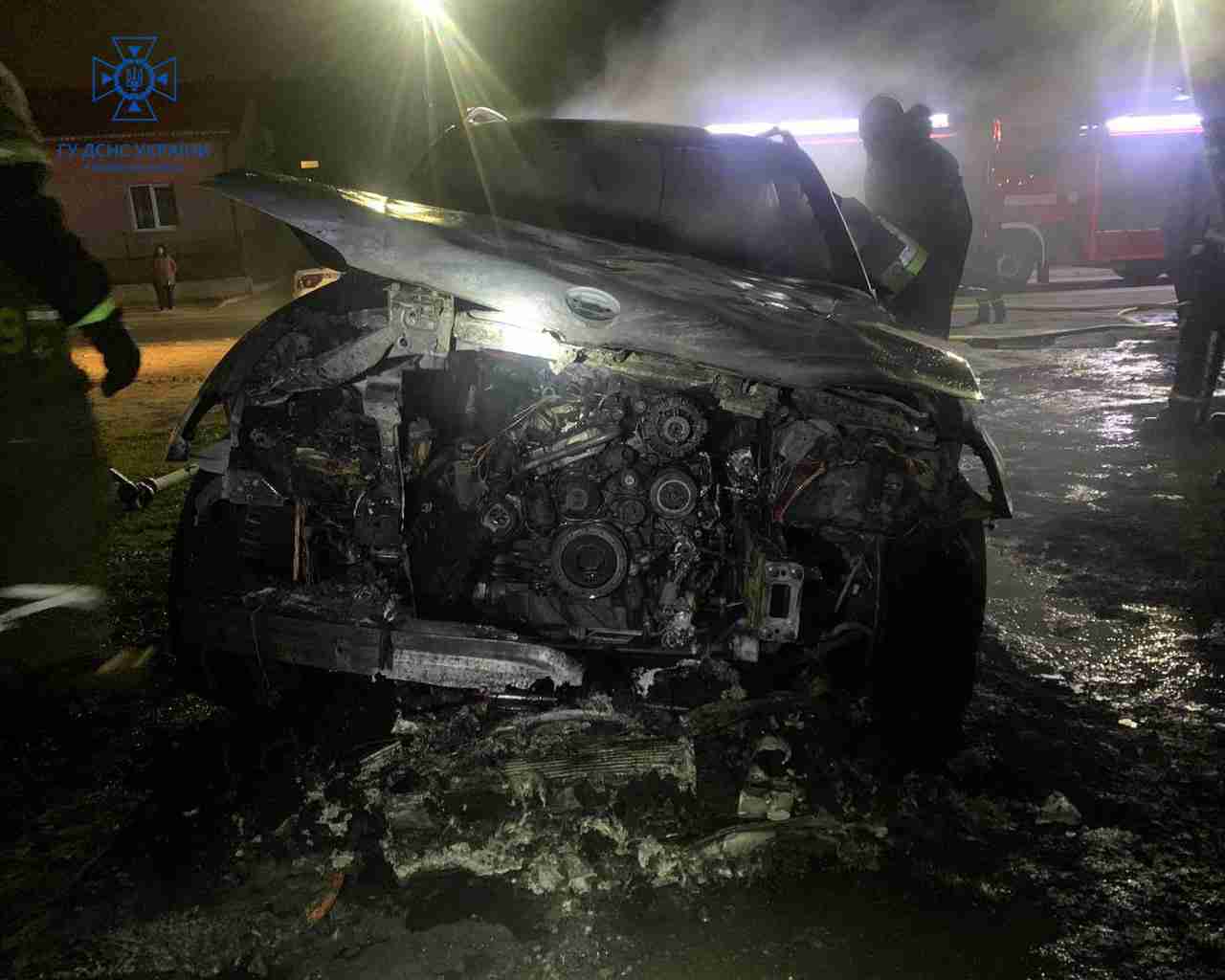 Поблизу Львова згорів вщент «BMW» (ФОТО)
