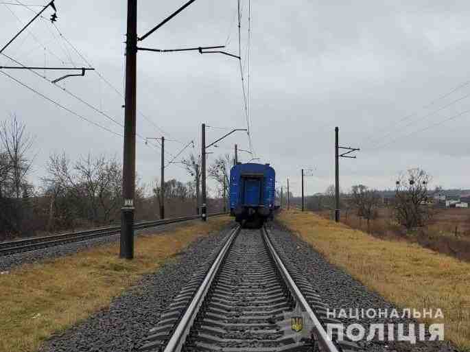 Поблизу Львова під потягом загинув 82-річний чоловік