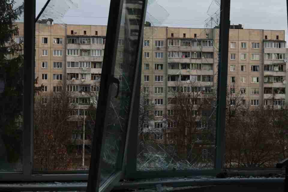 Подробиці ракетного удару по Львову: вибиті вікна, постраждали люди (ФОТОРЕПОРТАЖ)