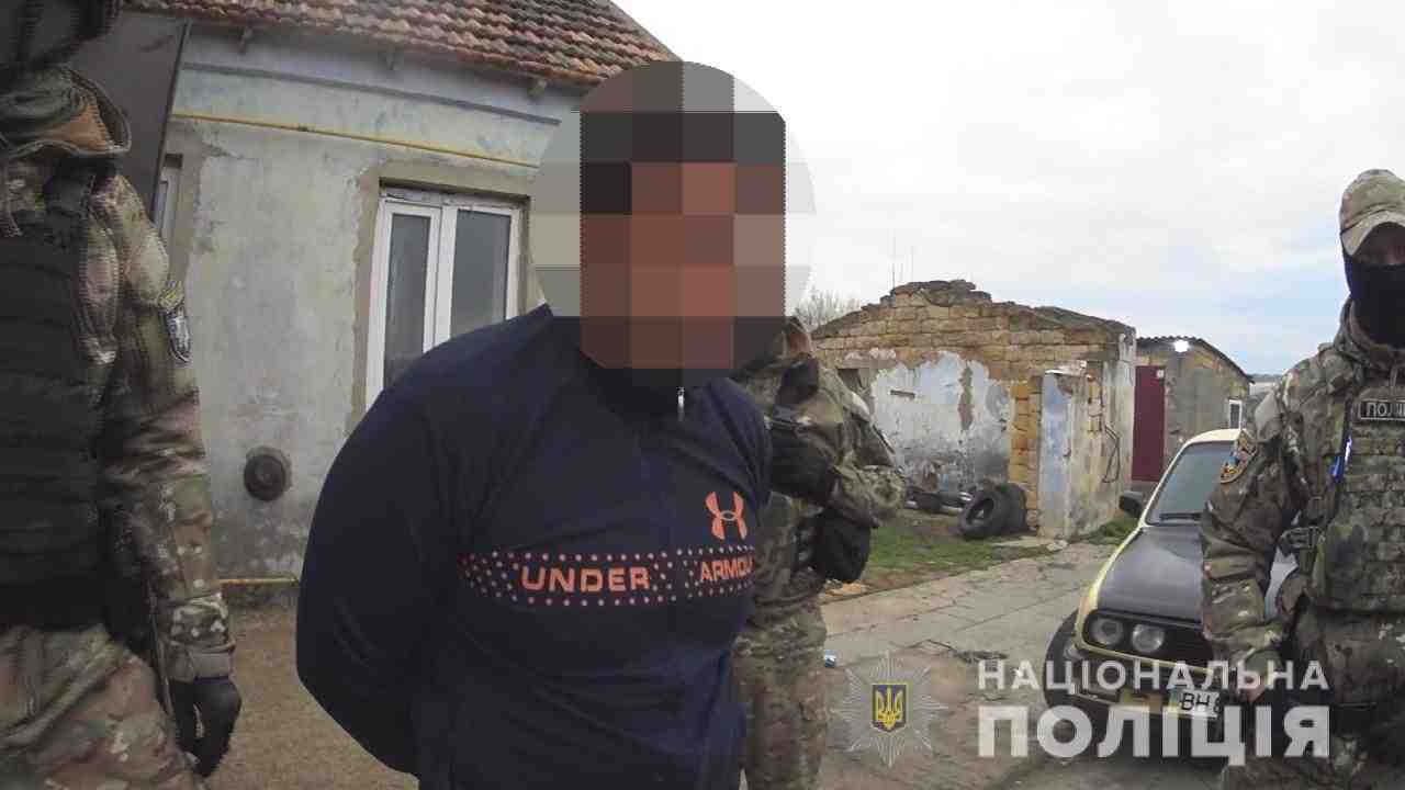 Погрожував смертю мами: на Одещині чоловік два роки ґвалтував 11-річну дитину (відео, фото)