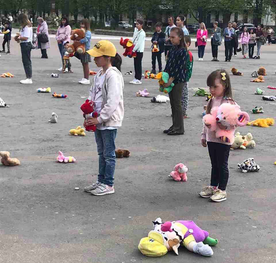 Поліцейські Львівщини вшанували пам’ять дітей, які загинули в Україні під час війни (ФОТО)