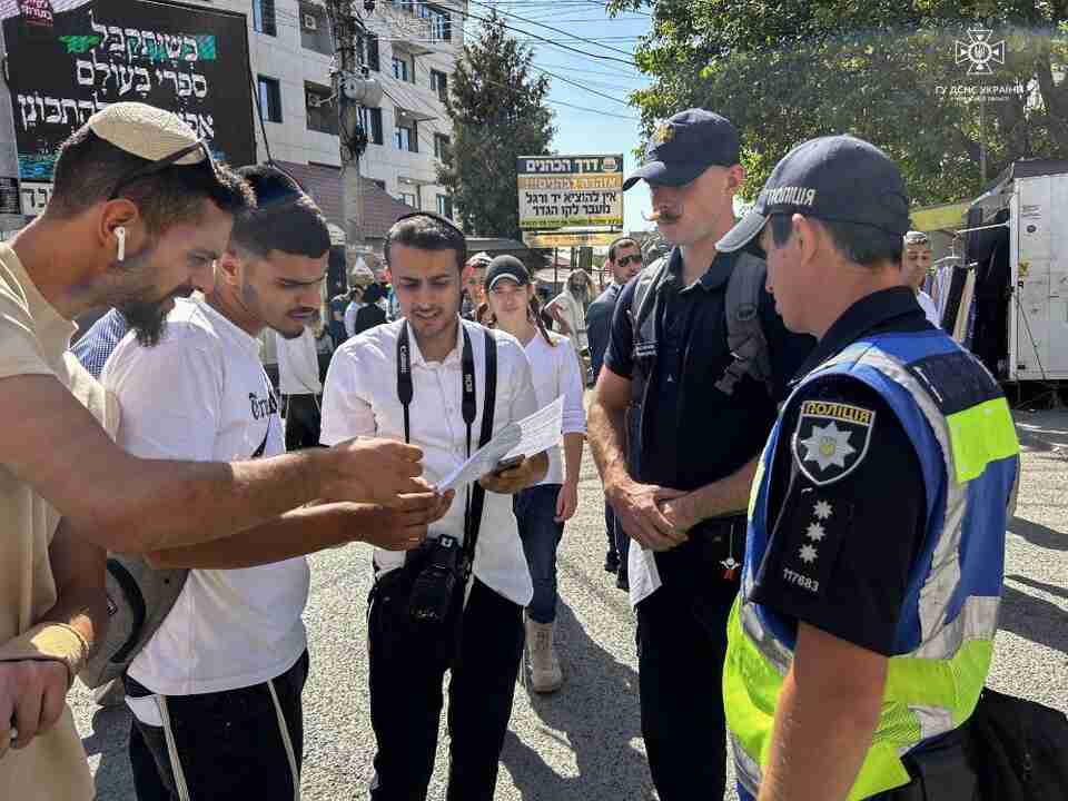 Поліція Ізраїлю прибула до Умані (ФОТО)