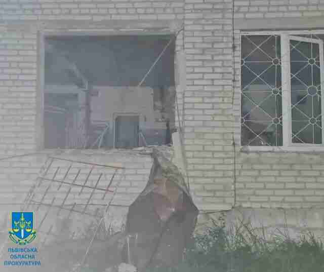 Поліція відкрила кримінальне провадження за фактом вибуху у школі на Львівщині (ФОТО)