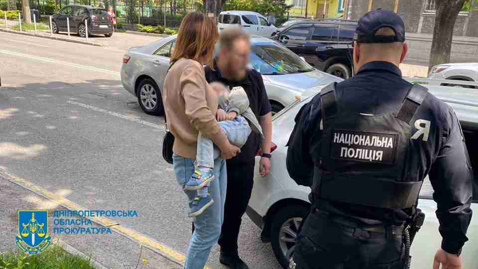 Поліція затримала жінку, яка продавала сина за 1 млн грн