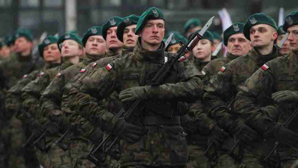Польща перекидає війська до кордону з білоруссю: причина