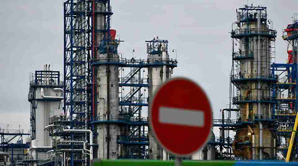 Польща розірвала угоду з Росією про постачання газу