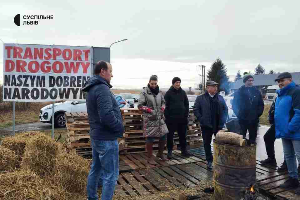 Польські фермери відновили блокаду на пункті пропуску «Шегині-Медика»: що відомо (ВІДЕО, ФОТО)