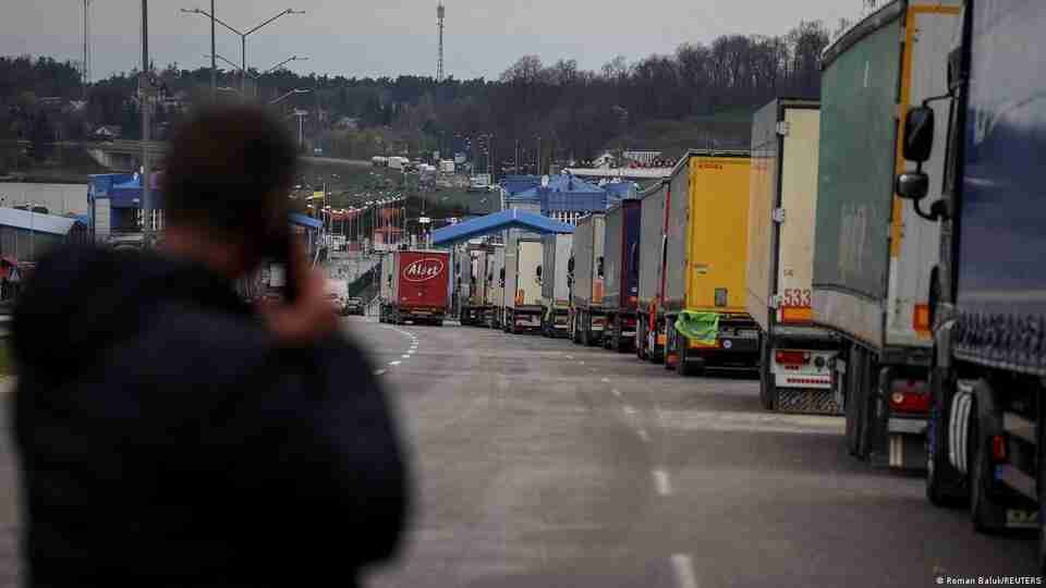 Польські перевізники оголосили термін блокади на кордоні з Україною