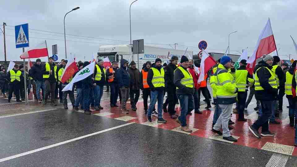 Польські протестувальники долучили до блокади українського кордону фермерів з чотирьох країн