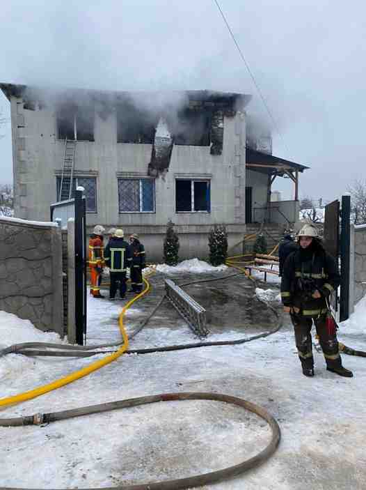 Понад 10 загиблих в пожежі у харківському будинку для літніх людей: реакція Зеленського