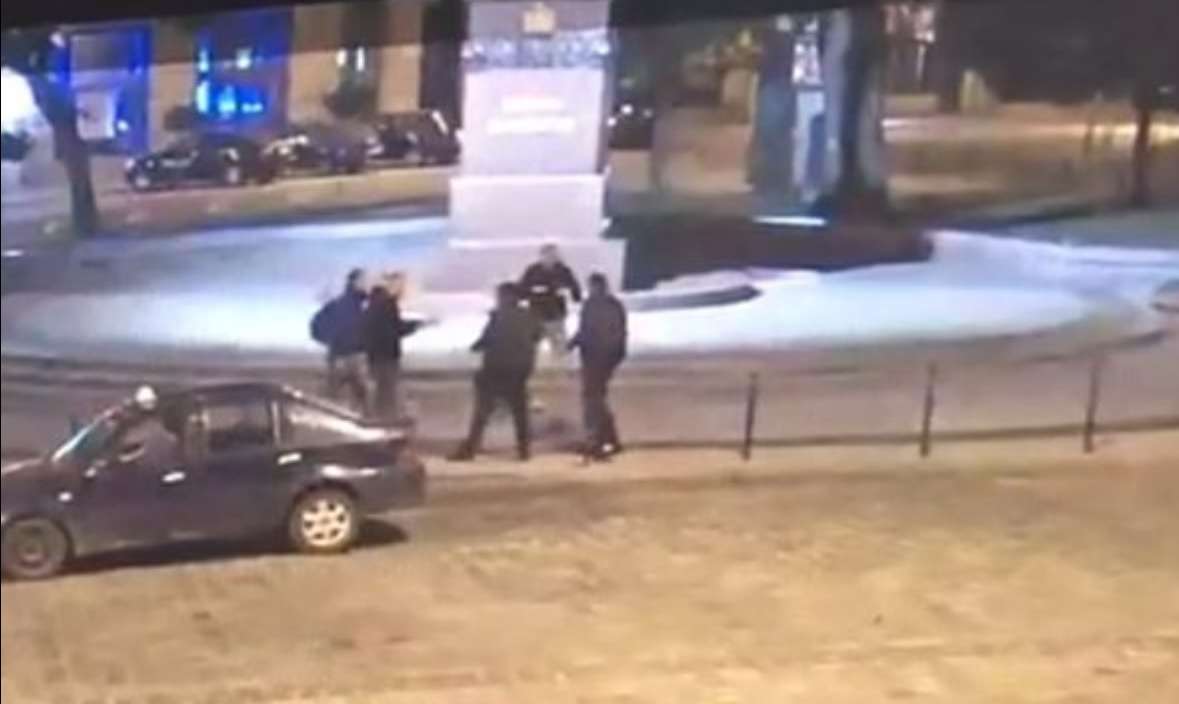 Порізали і сіли в таксі: у Львові знайшли підозрюваних у нападі (фото)