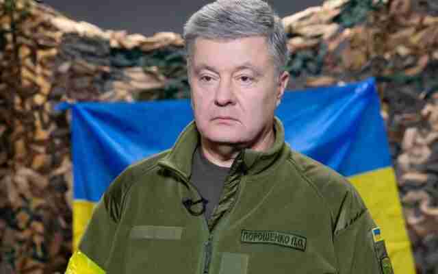 Порошенко заявив, що його не випускають з України через нібито загрозу його життю за кордоном