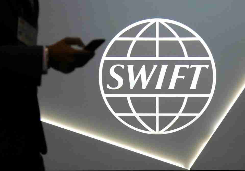 Посилення економічних санкцій: ЄС може відключити останній великий банк РФ від SWIFT