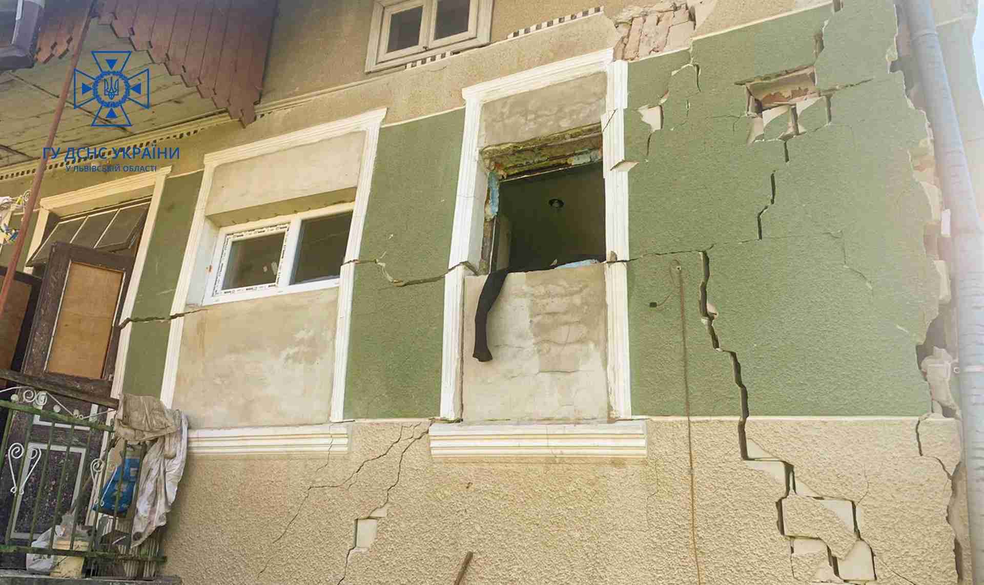 Потужний вибух стався в житловому будинку на Львівщині (ФОТО)