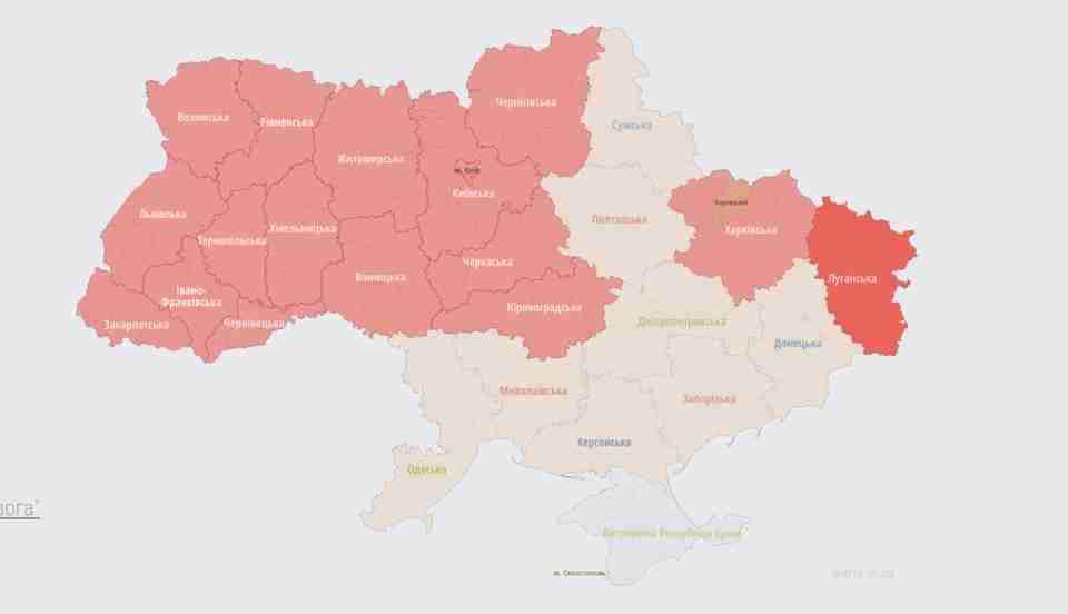 Повітряна тривога триває у більшій частині території України